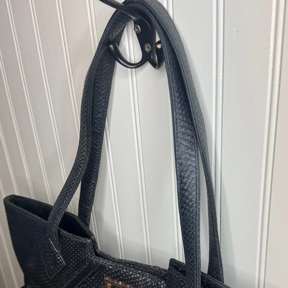 Kelly Wynne Paint the Town Tote in Black & Gold Snakeskin‎ Textured